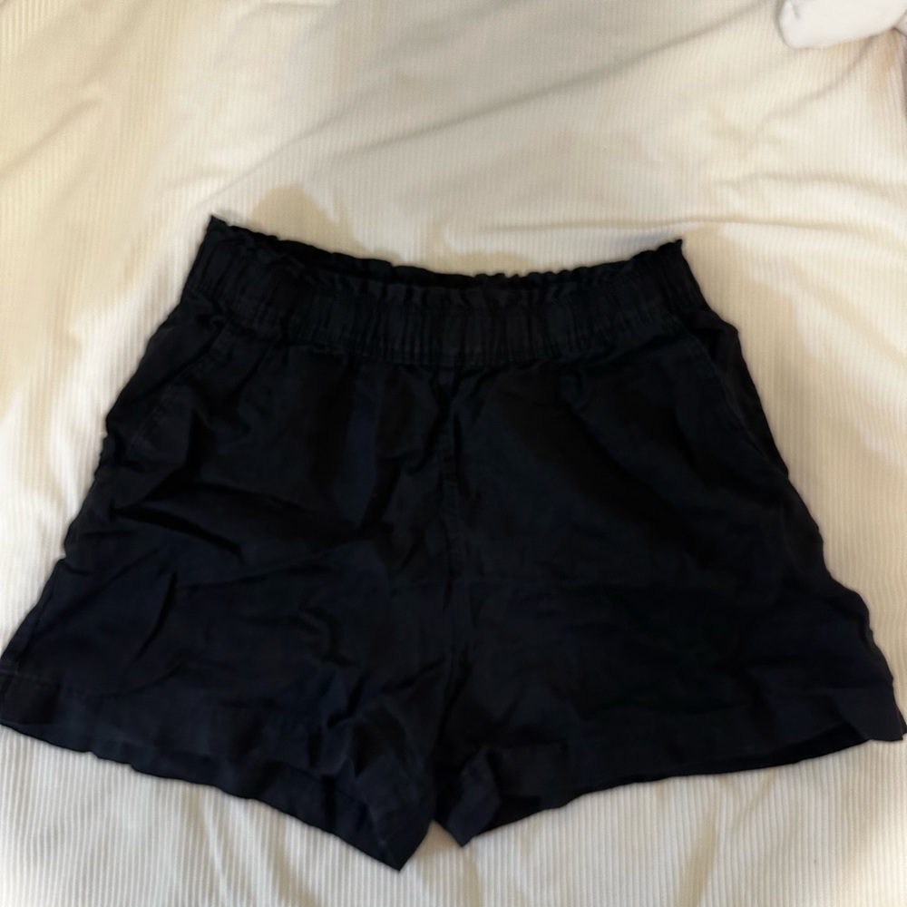 H&M Black High-Waist Elastic Shorts
